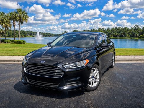 Used 2016 Ford Fusion SE image 1
