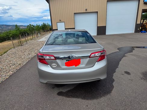 Used 2014 Toyota Camry XLE w/ Leather Package FWD image 6