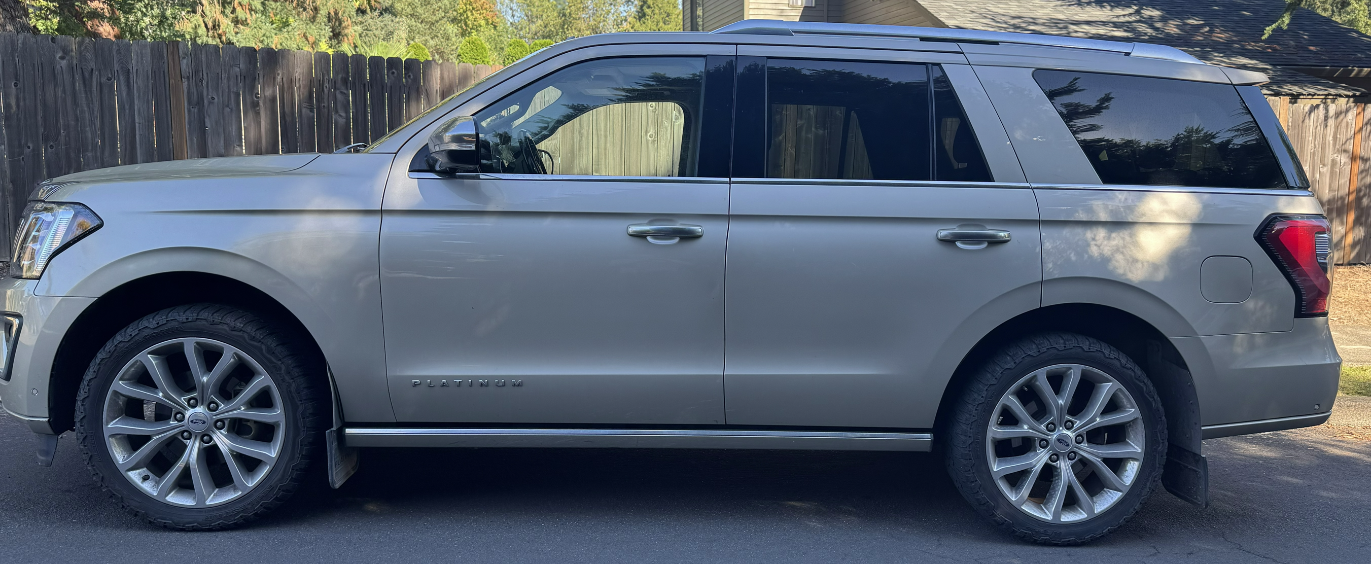 Used 2018 Ford Expedition Platinum w/ Cargo Package AWD/4WD image 9