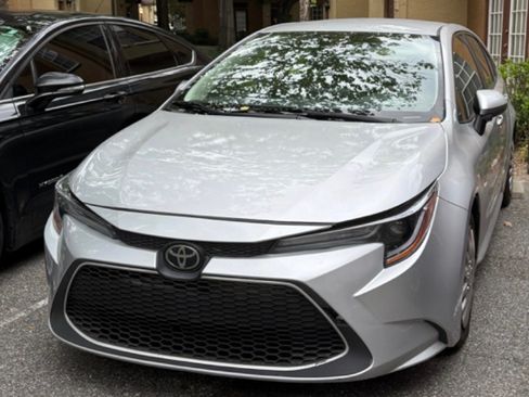 Used 2021 Toyota Corolla LE FWD image 1