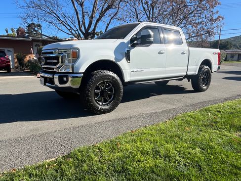 Used 2022 Ford F250 Lariat w/ Lariat Value Package image 2