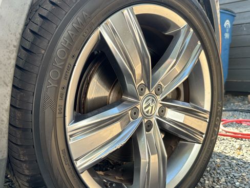 Used 2018 Volkswagen Tiguan SEL Premium image 25