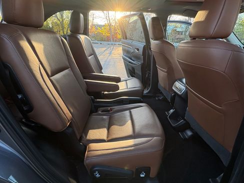 Used 2019 Toyota Highlander Limited AWD/4WD image 10