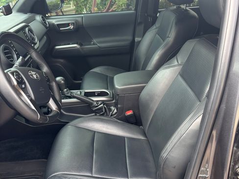 Used 2023 Toyota Tacoma TRD Off-Road image 14