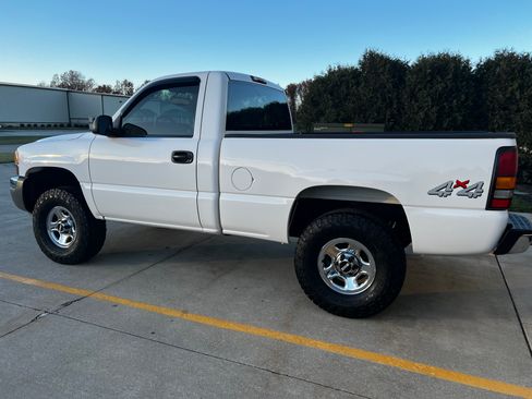 Used 2004 GMC Sierra 1500 W/T image 1