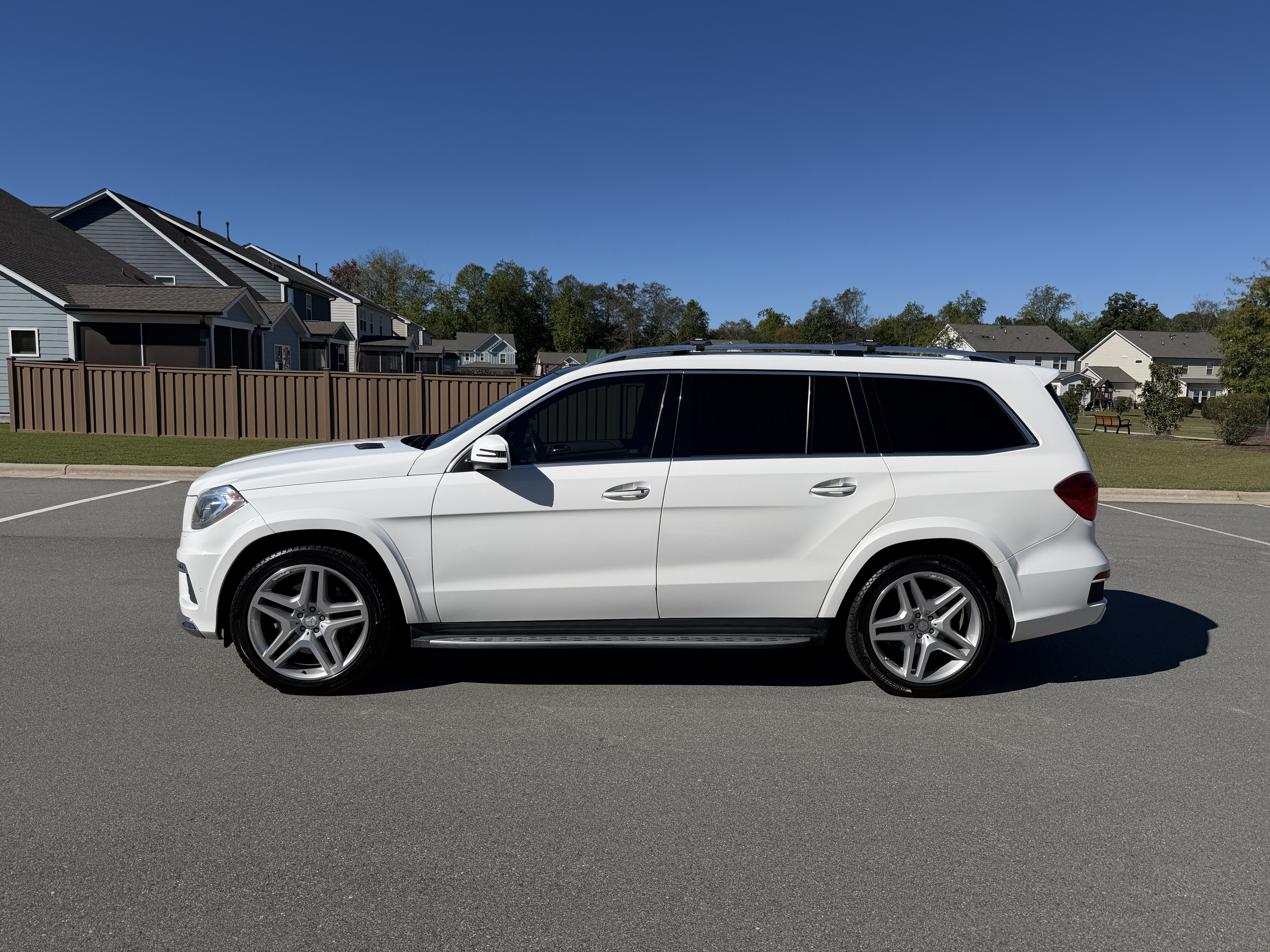 Used 2016 Mercedes-Benz GL 550 4MATIC image 1