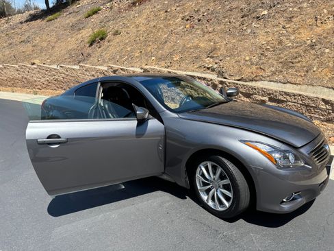 Used 2011 INFINITI G37 Coupe RWD image 9