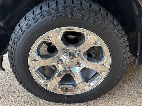 Used 2019 RAM 1500 Laramie AWD/4WD image 23