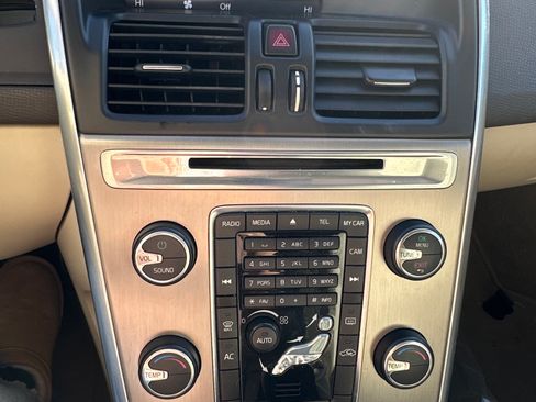 Used 2013 Volvo XC60 3.2 w/ Tailgate Pkg image 11