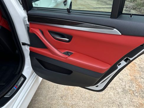 Used 2013 BMW M5 image 10