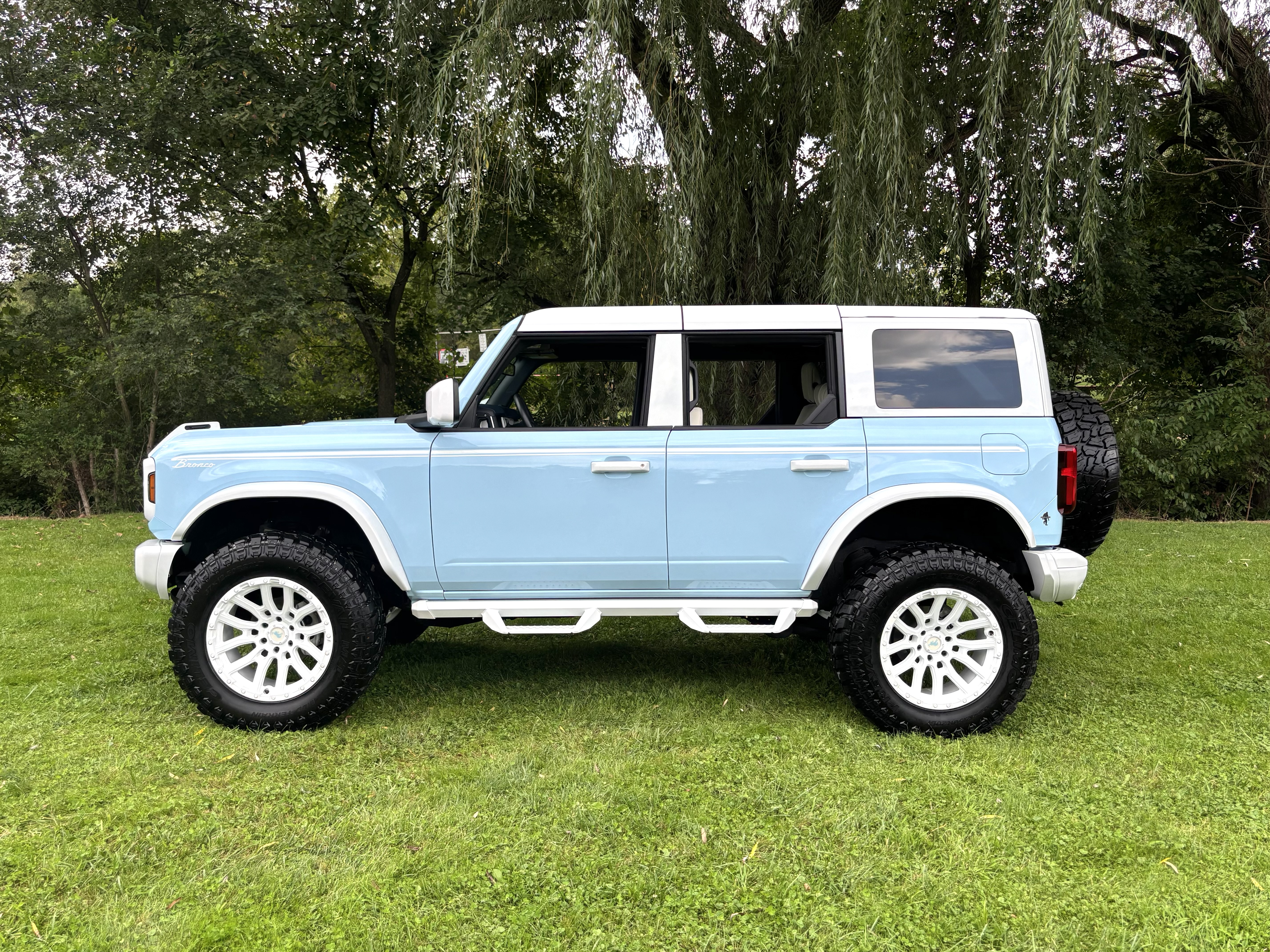 Used 2025 Ford Bronco Heritage Edition AWD/4WD image 10