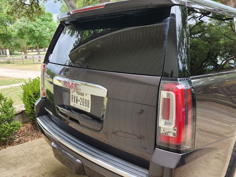 Used 2015 GMC Yukon Denali w/ Premium Package image 16