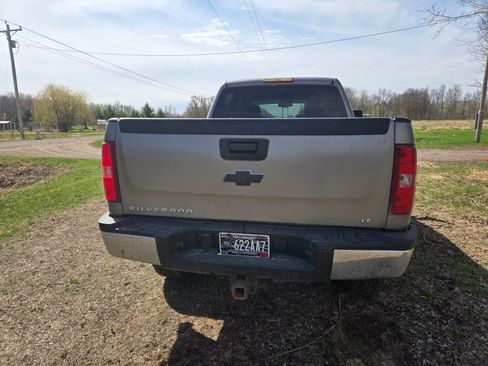Used 2007 Chevrolet Silverado 2500 LT w/ 1LT Convenience Package AWD/4WD image 2