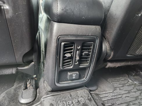 Used 2011 Jeep Grand Cherokee Laredo image 21