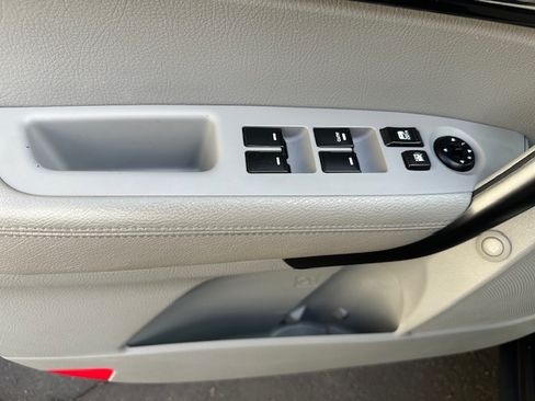 Used 2012 Kia Sorento LX w/ Convenience Pkg image 16
