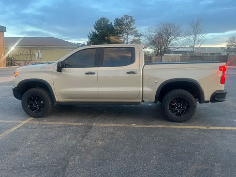 Used 2022 Chevrolet Silverado 1500 ZR2 w/ Technology Package image 13