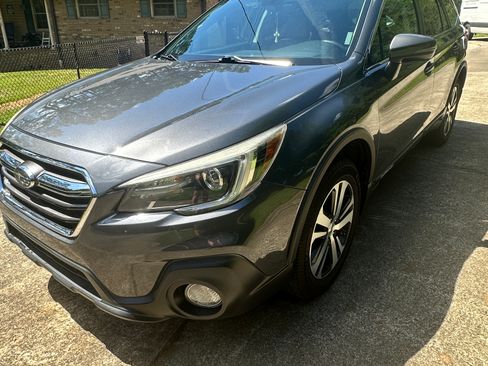 Used 2018 Subaru Outback 3.6R Limited AWD/4WD image 2