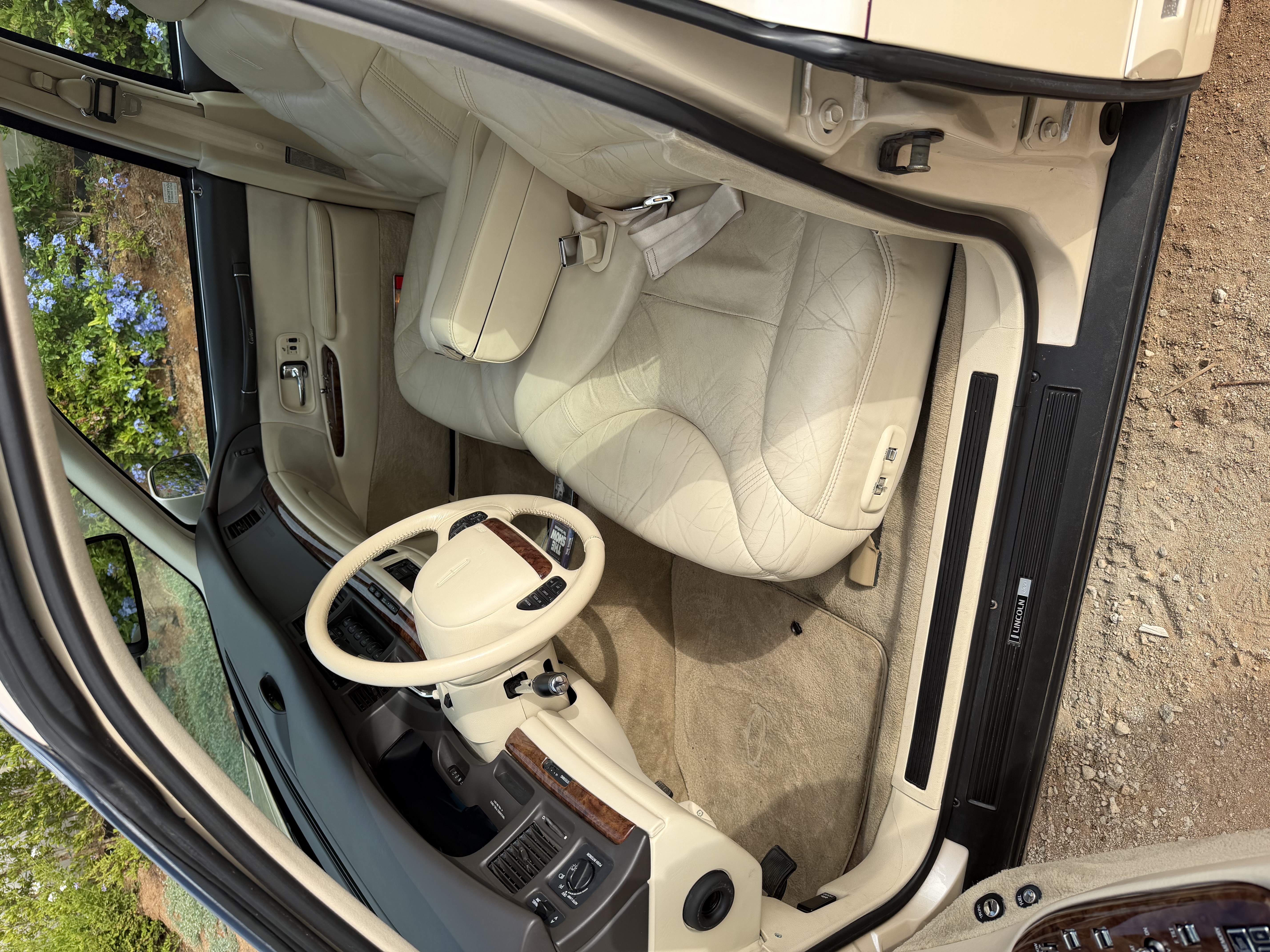 Used 1995 Lincoln Town Car Cartier RWD image 10