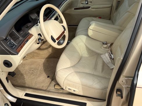 Used 1995 Lincoln Town Car Cartier RWD image 10
