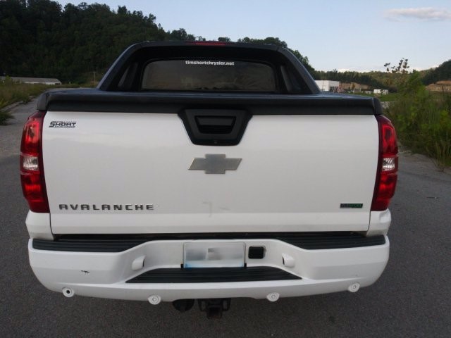 Used 2011 Chevrolet Avalanche LT w/ Luxury Package AWD/4WD image 10