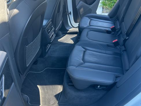 Used 2019 Audi Q8 Premium w/ Convenience Package image 12