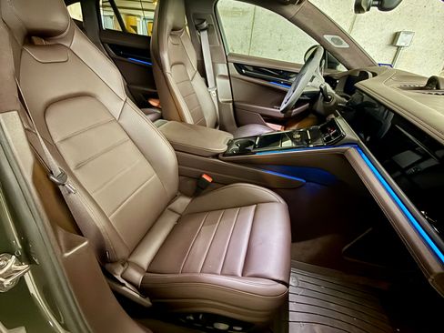 Used 2025 Porsche Panamera Turbo S image 4