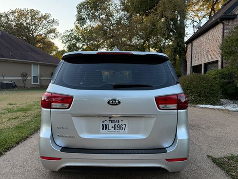 Used 2016 Kia Sedona L image 5