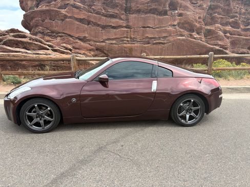 Used 2004 Nissan 350Z Touring w/ Cargo Convenience Pkg RWD image 2