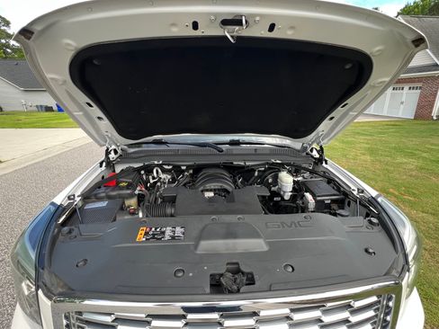 Used 2019 GMC Yukon XL Denali AWD/4WD image 14