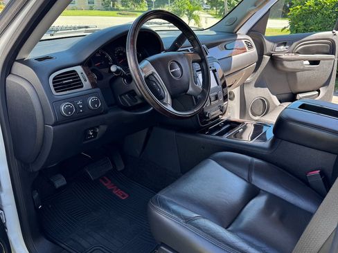 Used 2014 GMC Sierra 2500 Denali w/ Suspension Package, Off-Road image 8