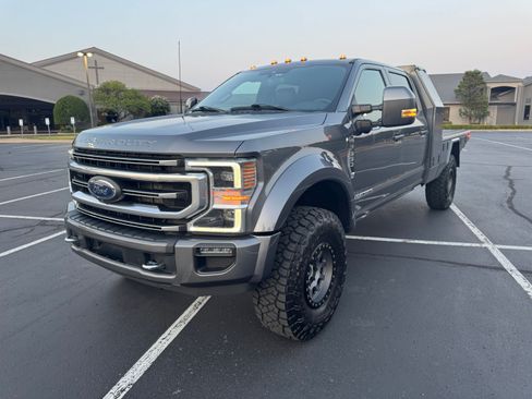 Used 2022 Ford F350 Platinum AWD/4WD image 2