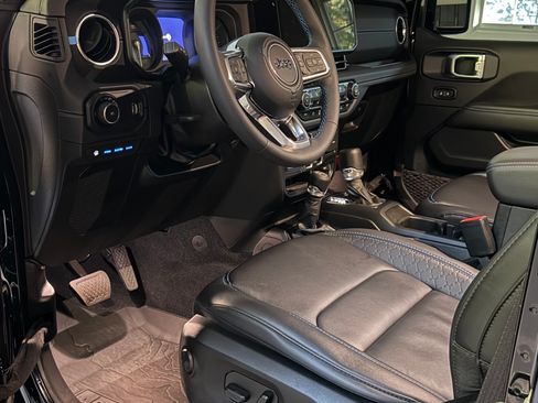 Used 2024 Jeep Wrangler High Altitude image 17