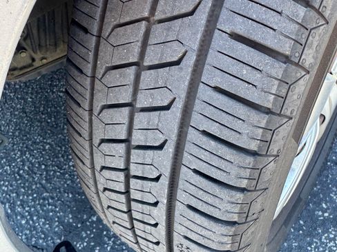 Used 2012 Toyota Yaris LE image 4