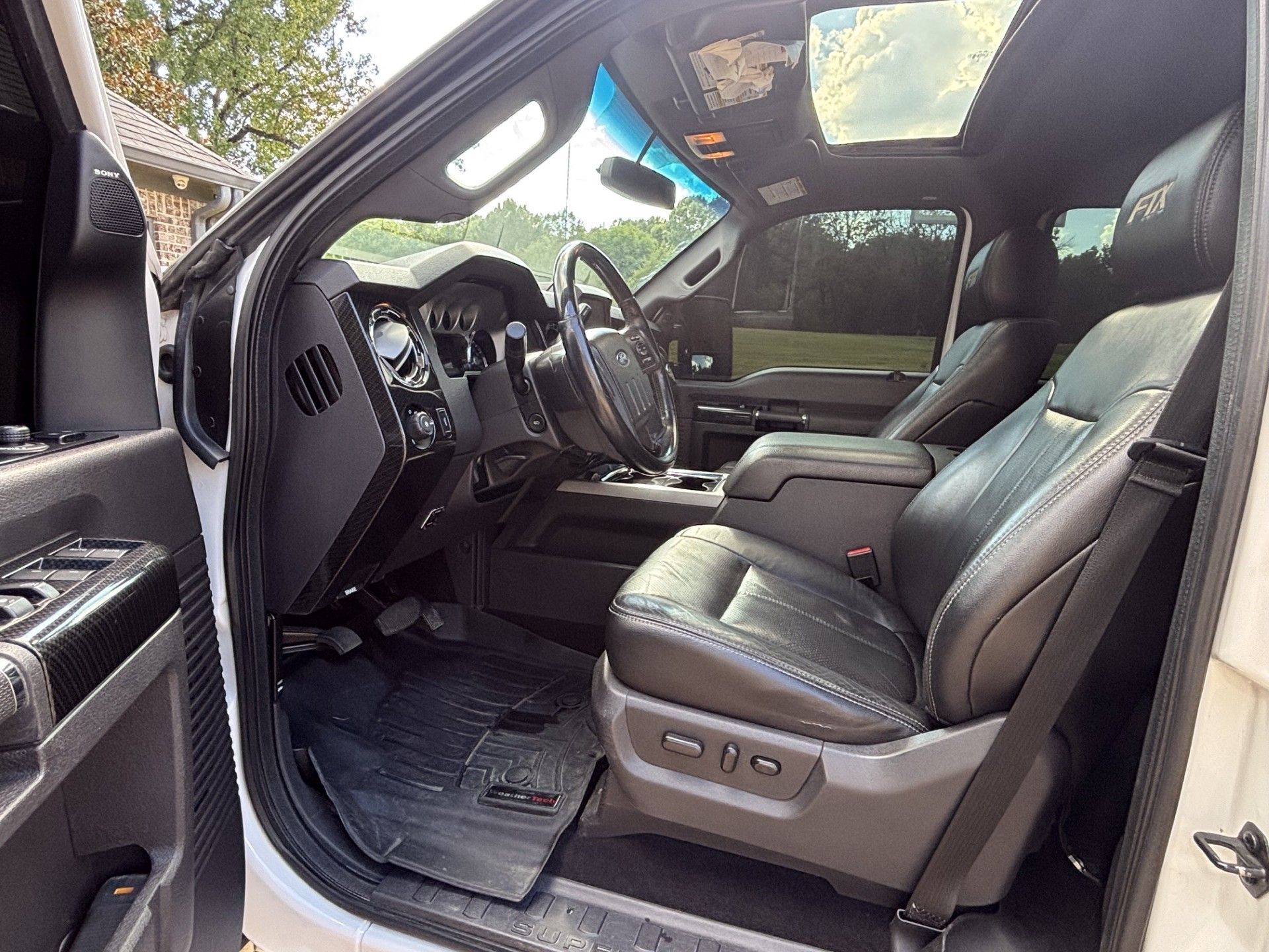 Used 2016 Ford F250 Lariat w/ Lariat Ultimate Package AWD/4WD image 9