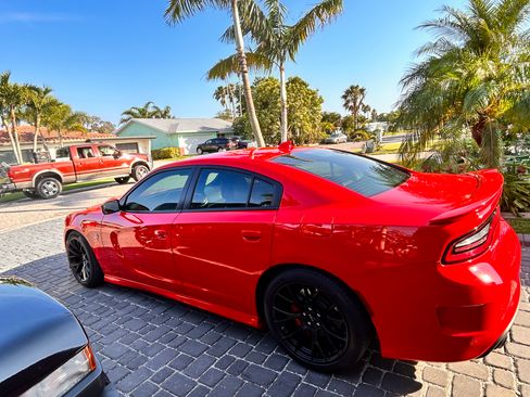 Used 2015 Dodge Charger SRT Hellcat w/ Harman/Kardon Audio Group image 5
