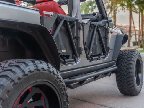 Used 2017 Jeep Wrangler Unlimited Rubicon w/ Connectivity Group image 14