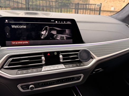 Used 2021 BMW X7 M50i image 23