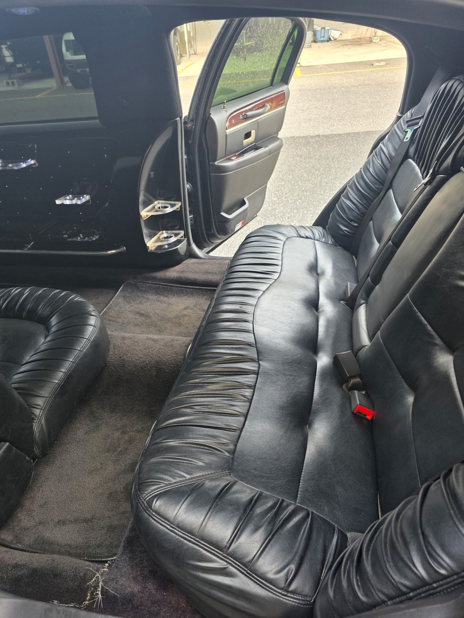 Used 2006 Lincoln Town Car Executive RWD image 20