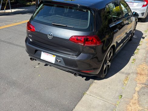 Used 2016 Volkswagen GTI SE w/ Lighting Package (SEL) FWD image 17