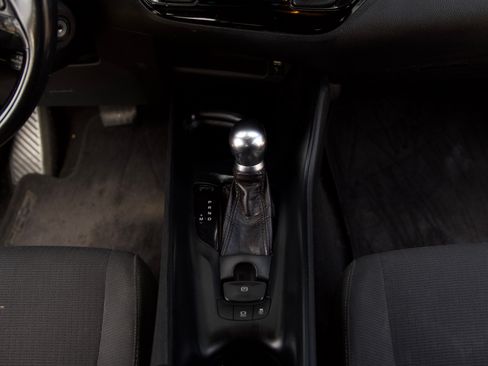 Used 2018 Toyota C-HR XLE FWD image 22
