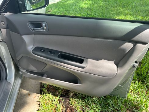 Used 2005 Toyota Camry LE FWD image 10