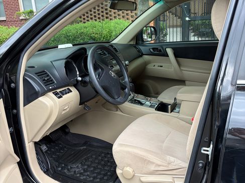Used 2012 Toyota Highlander FWD image 9