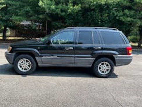 Used 2004 Jeep Grand Cherokee Laredo w/ Tan Your Hide Group image 13