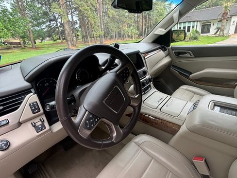 Used 2015 GMC Yukon Denali w/ Premium Package image 4