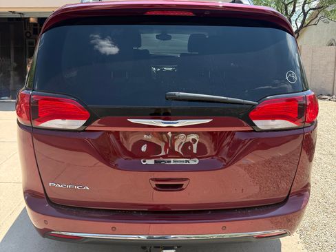 Used 2017 Chrysler Pacifica Touring-L FWD image 19