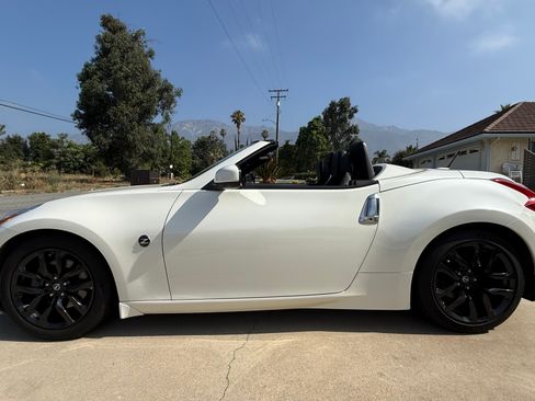Used 2016 Nissan 370Z Touring image 6