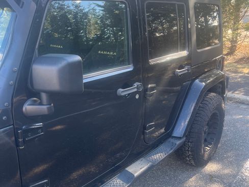 Used 2013 Jeep Wrangler Unlimited Sahara image 10