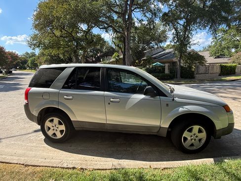 Used 2004 Saturn Vue AWD V6 w/ Leather Appointments Pkg image 6