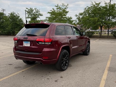 Used 2018 Jeep Grand Cherokee Altitude AWD/4WD image 5