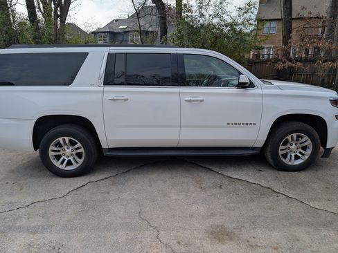 Used 2018 Chevrolet Suburban LT image 5
